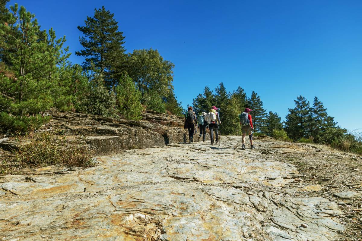 Before and after photo showing significant weight loss achieved via hiking